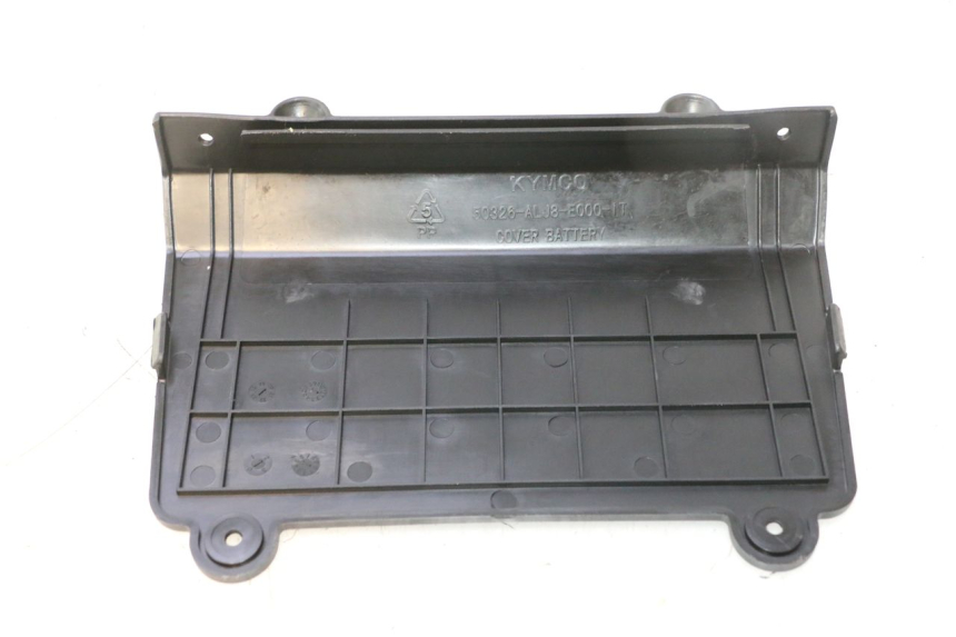 photo de TAMPA DA BATERIA KYMCO AGILITY CITY 16P 125 (2015 - 2024) - Outro ângulo de visão