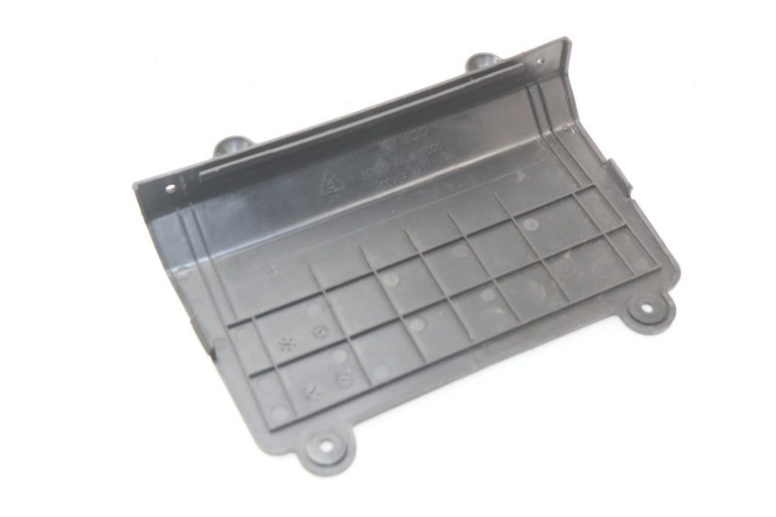 photo de TAMPA DA BATERIA KYMCO AGILITY CITY 2T 50 (2008 - 2016) - Detalhe da peça