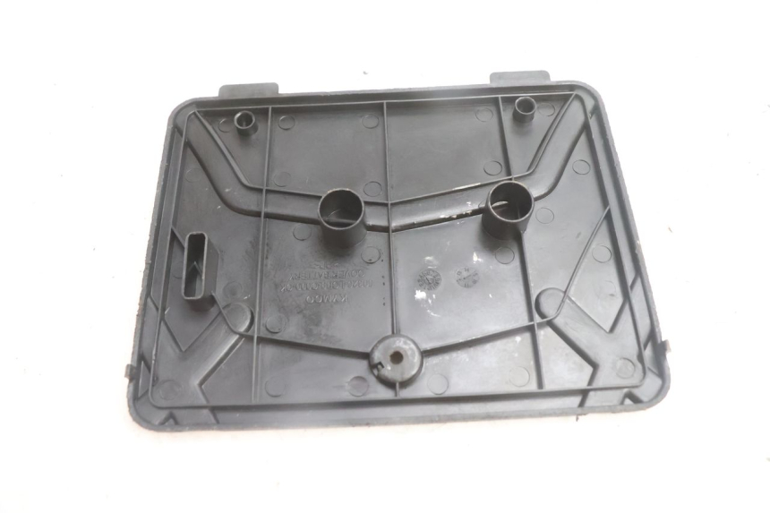 photo de TAMPA DA BATERIA KYMCO AGILITY FR 2T 50 (2012 - 2017) - Outro ângulo de visão