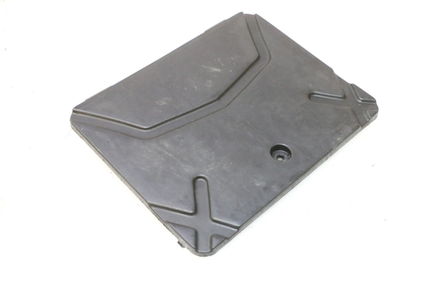 photo de TAMPA DA BATERIA KYMCO AGILITY PREMIUM 50 (2007 - 2010) - Detalhe da peça