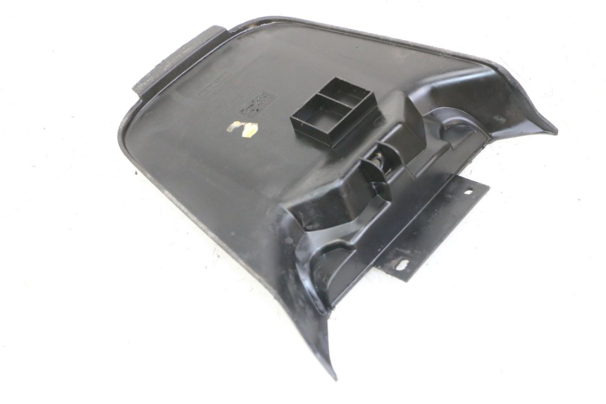 photo de TAMPA DA BATERIA MBK BOOSTER SPIRIT NAKED 50 (2004 - 2017) - Detalhe da peça