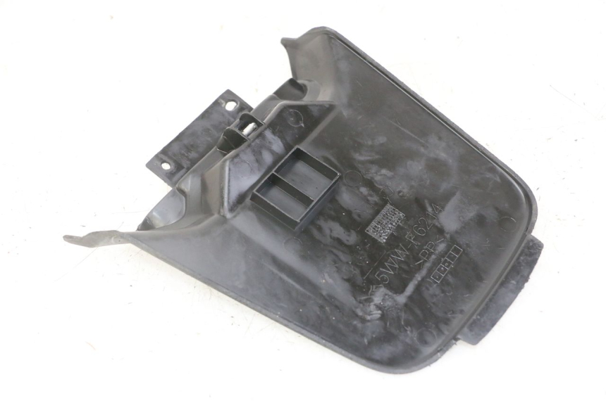 photo de TAMPA DA BATERIA MBK BOOSTER SPIRIT NAKED 50 (2004 - 2017) - Detalhe da peça