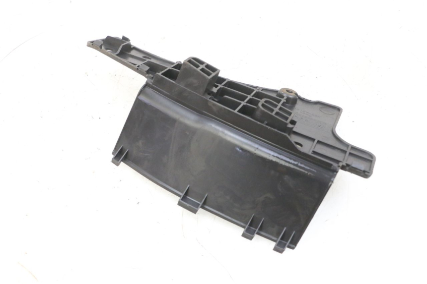 photo de TAMPA DA BATERIA SUZUKI BURGMAN 125 (2007 - 2014) - Zoom do estado de desgaste