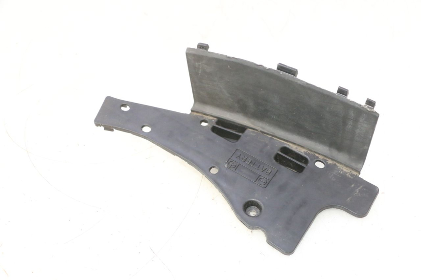 photo de TAMPA DA BATERIA SUZUKI BURGMAN 125 (2007 - 2014) - Pontos de fixação