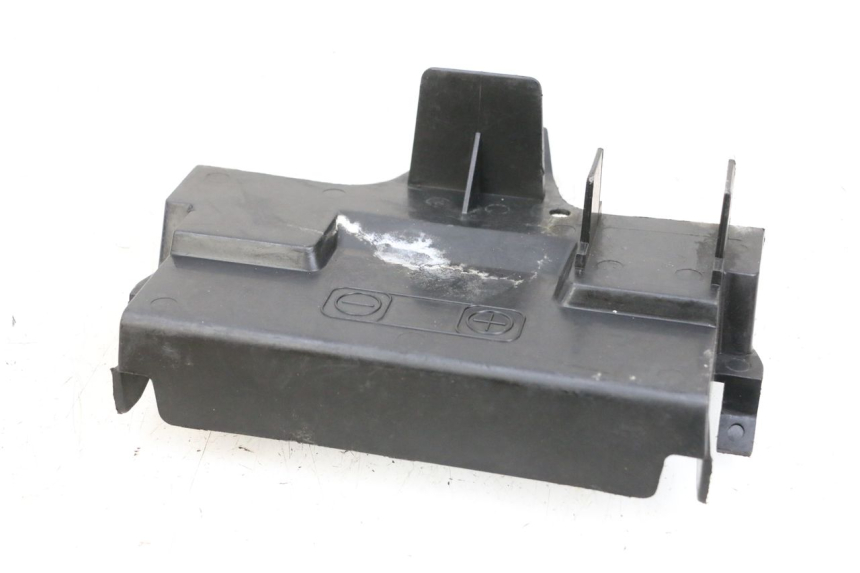 photo de TAMPA DA BATERIA SUZUKI BURGMAN EXECUTIVE ABS 650 (2006 - 2012) - Zoom do estado de desgaste