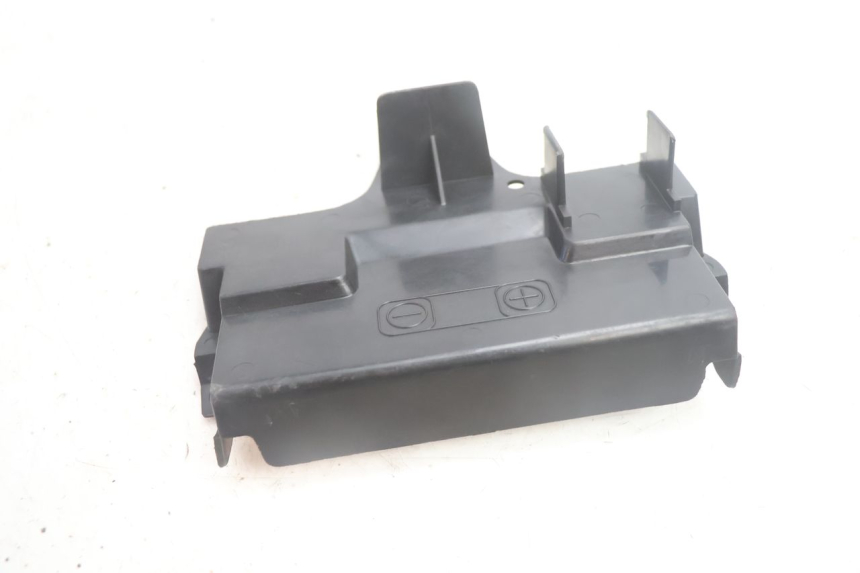 photo de TAMPA DA BATERIA SUZUKI BURGMAN EXECUTIVE ABS 650 (2006 - 2012) - Detalhe da peça