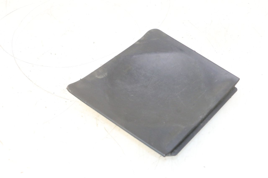 photo de TAMPA DA BATERIA PEUGEOT CITYSTAR 125 (2011 - 2017) - Zoom do estado de desgaste