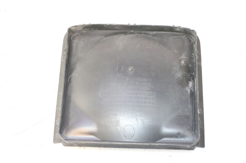 photo de TAMPA DA BATERIA PEUGEOT CITYSTAR 125 (2011 - 2017) - Outro ângulo de visão