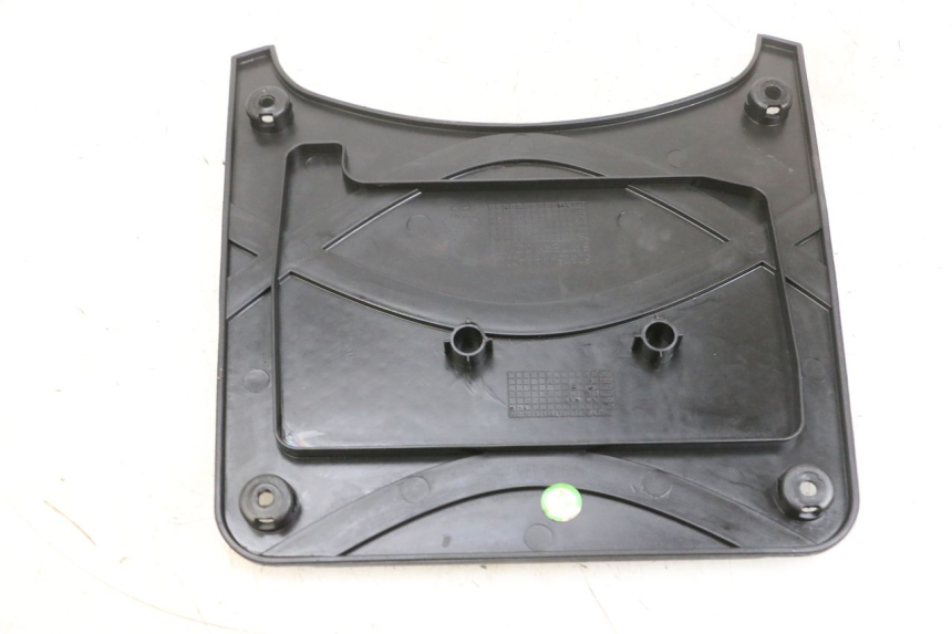 photo de TAMPA DA BATERIA SYM CROX 4T 50 (2016 - 2023) - Detalhe da peça