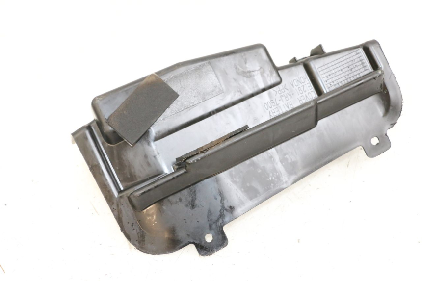 photo de TAMPA DA BATERIA HONDA FES S-WING SWING ABS 125 (2007 - 2015) - Detalhe da peça