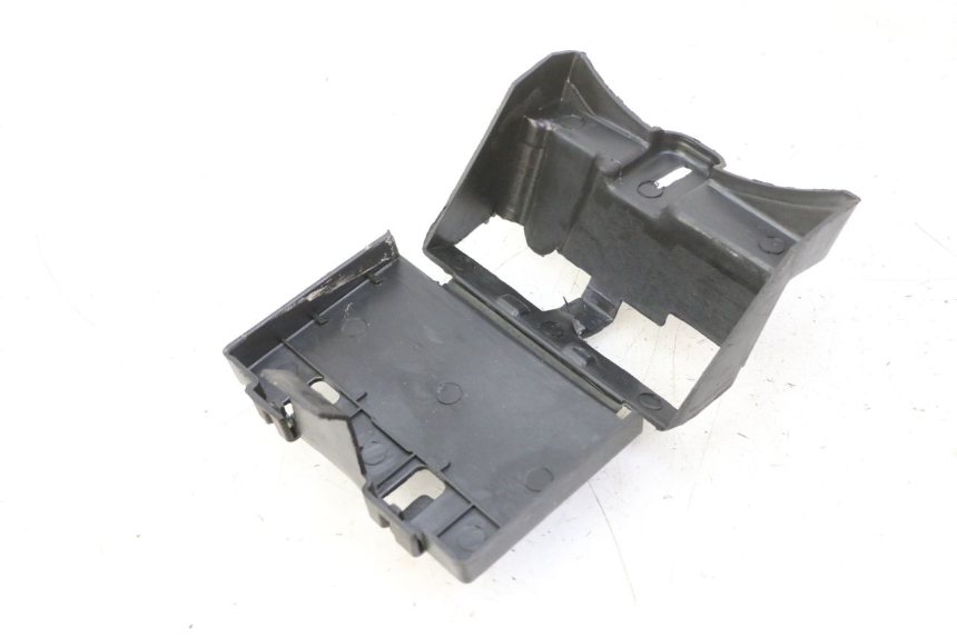 photo de TAMPA DA BATERIA STAHO FH 50 (2018 - 2019) - Detalhe da peça