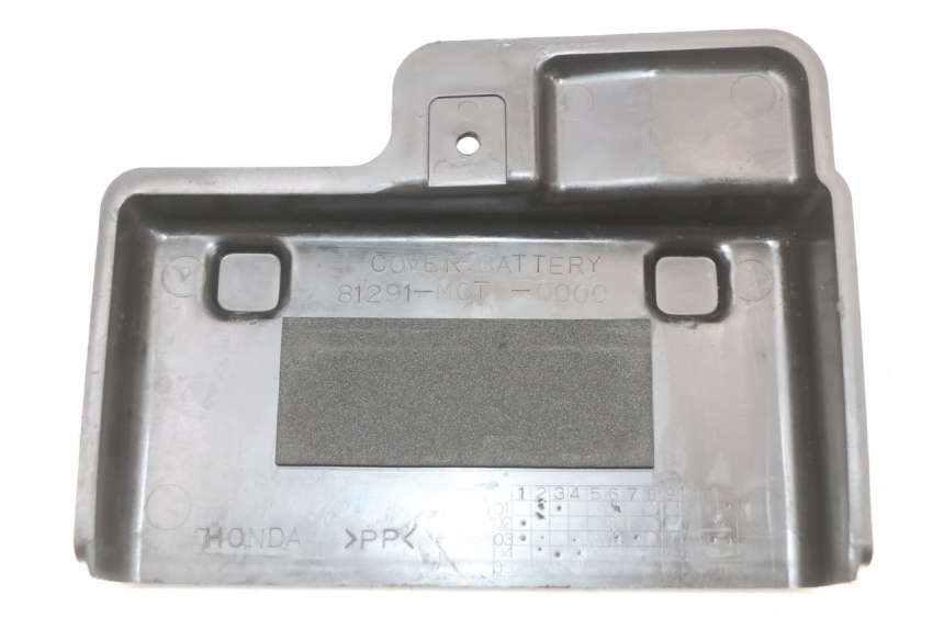 photo de TAMPA DA BATERIA HONDA FJS SILVER WING SILVERWING 400 (2005 - 2008) - Zoom do estado de desgaste