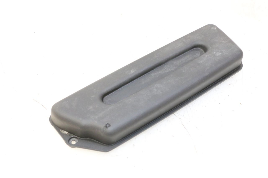 photo de TAMPA DA BATERIA PIAGGIO FLY 2T 50 (2004 - 2017) - Detalhe da peça