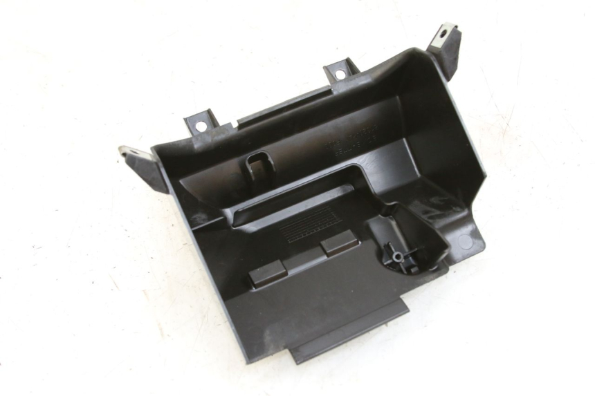 photo de TAMPA DA BATERIA HONDA FORZA 125 (2015 - 2016) - Zoom do estado de desgaste