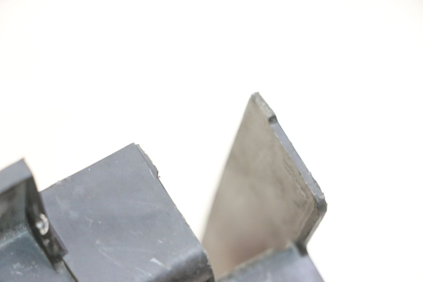 photo de TAMPA DA BATERIA YAMAHA FZ6 FAZER S2 600 (2007 - 2011) - Detalhe da peça