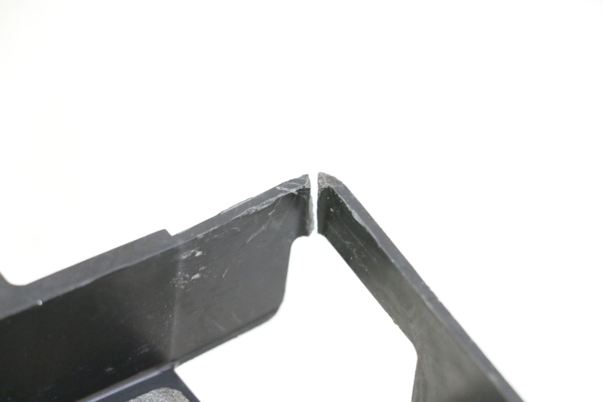photo de TAMPA DA BATERIA YAMAHA FZ6 FAZER S2 600 (2007 - 2011) - Outro ângulo de visão