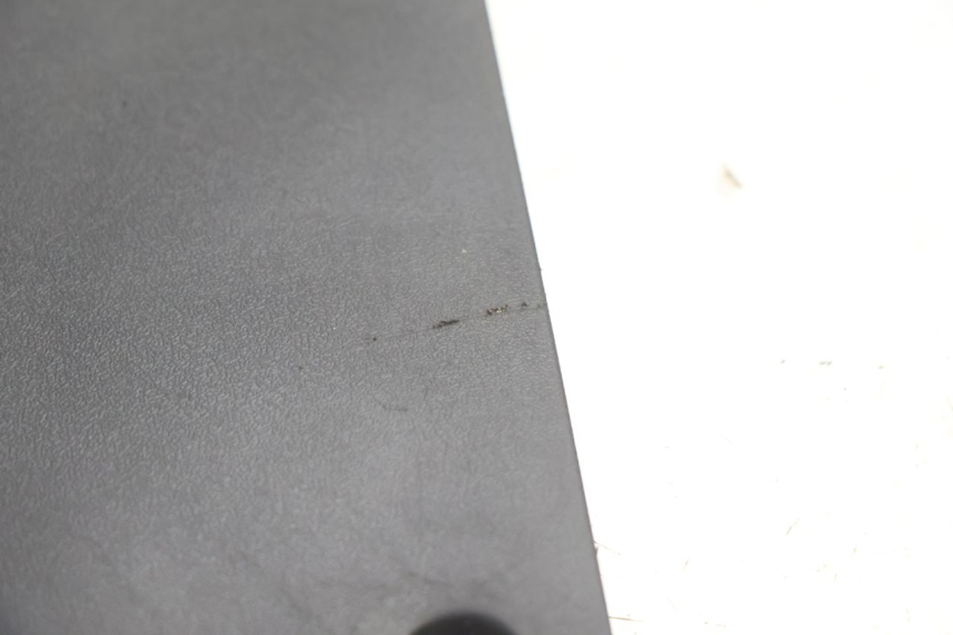 photo de TAMPA DA BATERIA VASTRO GP 2T 50 (2013 - 2017) - Zoom do estado de desgaste