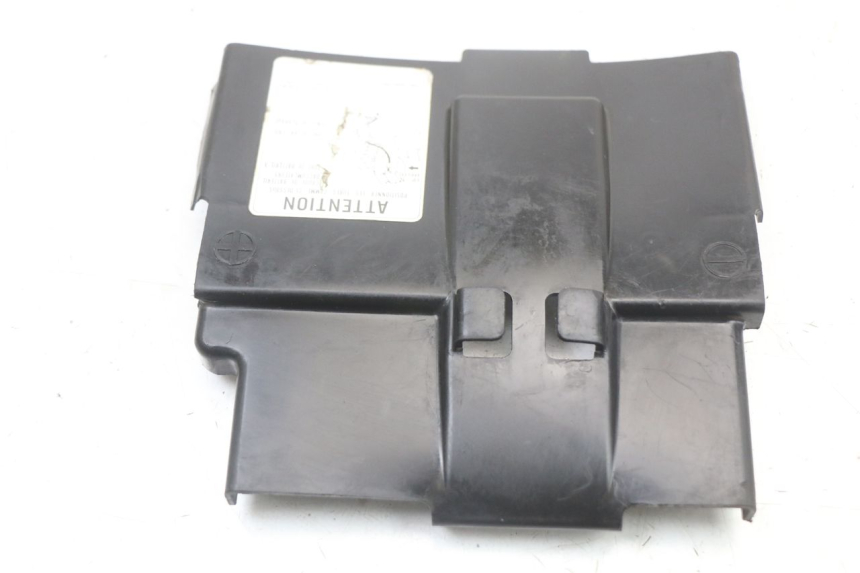 photo de TAMPA DA BATERIA HONDA CBR F 1000 (1993 - 1996) - Zoom do estado de desgaste