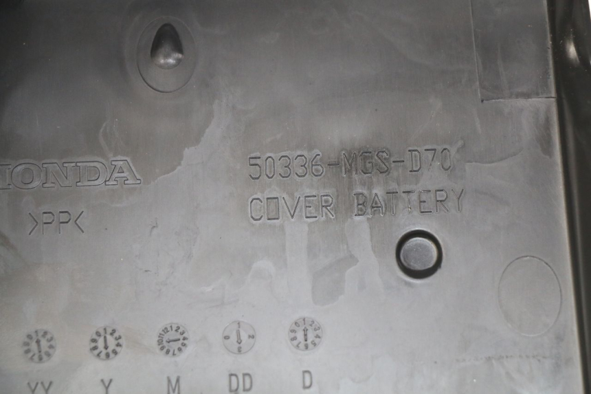 photo de TAMPA DA BATERIA HONDA INTEGRA NC D 750 (2016 - 2018) - Detalhe da peça