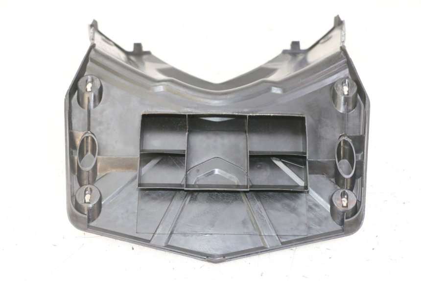 photo de TAMPA DA BATERIA SYM JET 14 4T 50 (2018 - 2022) - Zoom do estado de desgaste