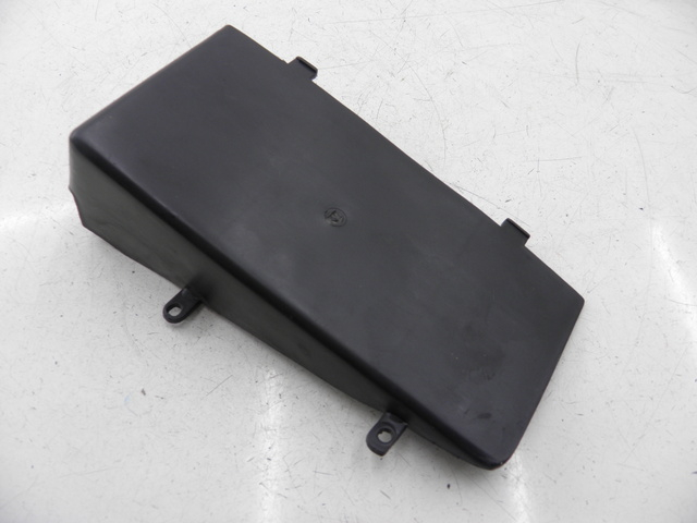 photo de TAMPA DA BATERIA JM MOTOR S-MAX 125 (2010 - 2014) - Zoom do estado de desgaste