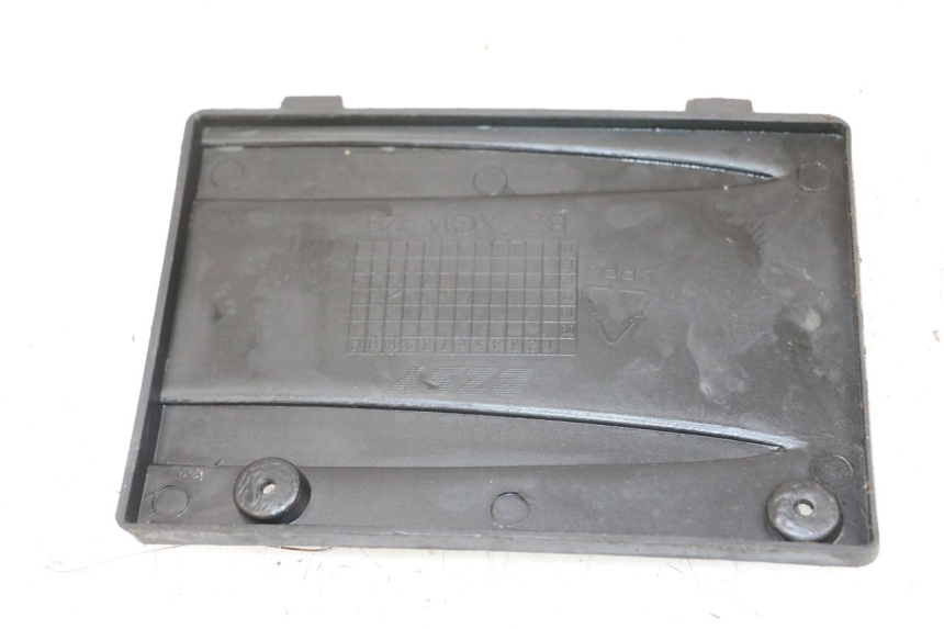 photo de TAMPA DA BATERIA JM MOTORS OLDIES 4T 50 (2010 - 2020) - Detalhe da peça