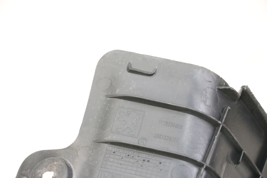 photo de TAMPA DA BATERIA PEUGEOT KISBEE 2T 50 (2010 - 2017) - Detalhe da peça