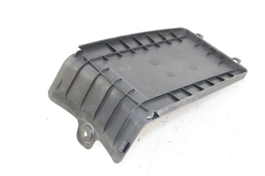 photo de TAMPA DA BATERIA PEUGEOT KISBEE 2T 50 (2010 - 2017) - Outro ângulo de visão