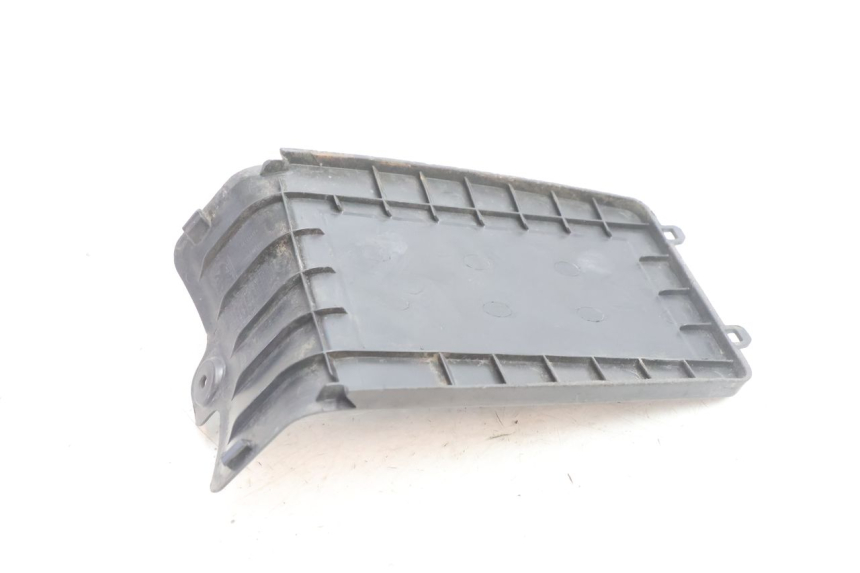 photo de TAMPA DA BATERIA PEUGEOT KISBEE 2T 50 (2010 - 2017) - Pontos de fixação