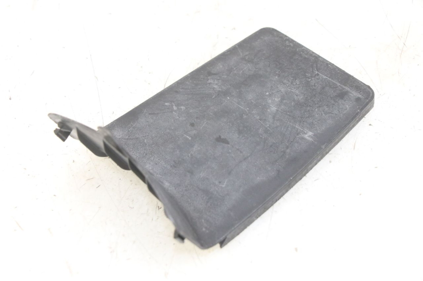 photo de TAMPA DA BATERIA PEUGEOT KISBEE 4T 50 (2010 - 2017) - Zoom do estado de desgaste