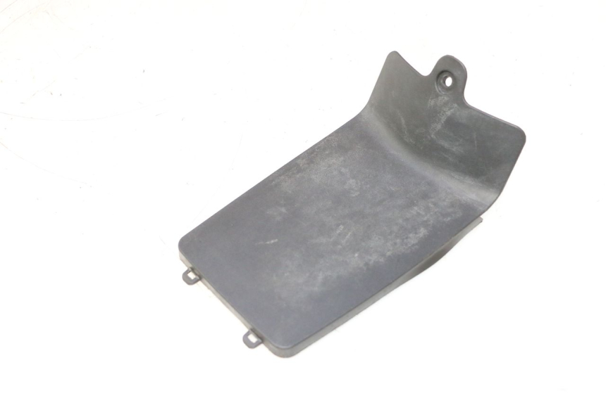 photo de TAMPA DA BATERIA PEUGEOT KISBEE 4T 50 (2023 - 2026) - Detalhe da peça