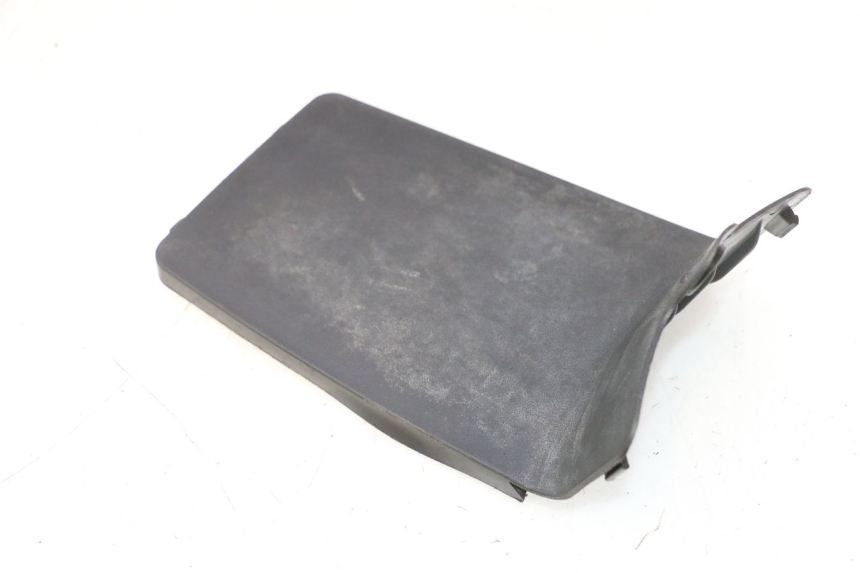 photo de TAMPA DA BATERIA PEUGEOT KISBEE 4T 50 (2023 - 2026) - Pontos de fixação
