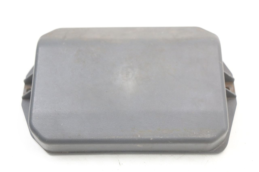 photo de TAMPA DA BATERIA PIAGGIO LIBERTY 4T 50 (2004 - 2008) - Detalhe da peça