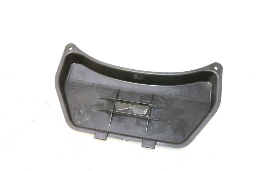 photo de TAMPA DA BATERIA PIAGGIO LIBERTY IGET 4T 50 (2021 - 2025) - Outro ângulo de visão