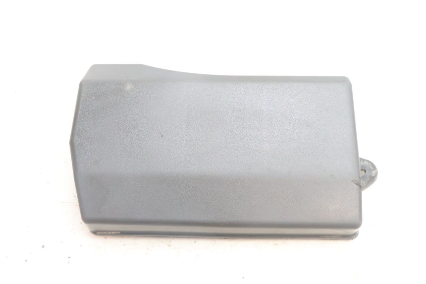 photo de TAMPA DE BATERIA PIAGGIO LIBERTY 125 (1998 - 2008) - Detalhe da peça