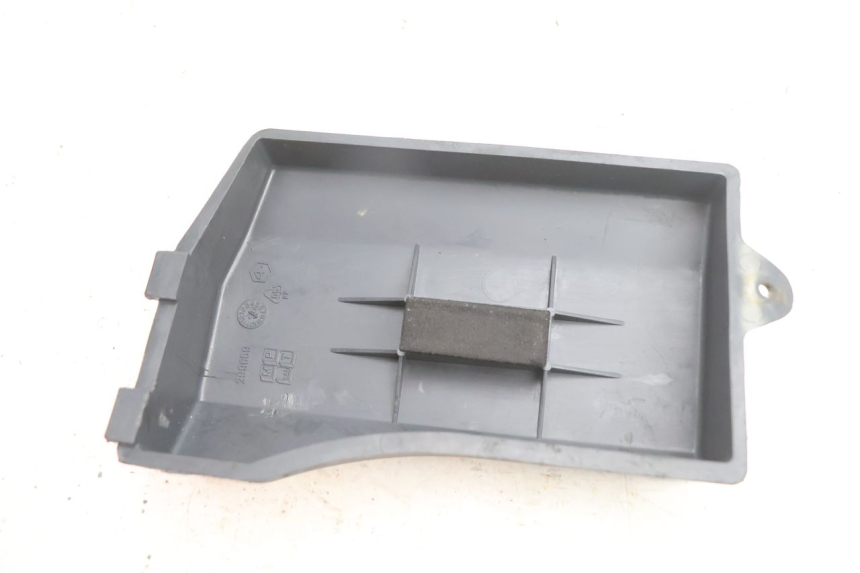 photo de TAMPA DE BATERIA PIAGGIO LIBERTY 125 (1998 - 2008) - Zoom do estado de desgaste
