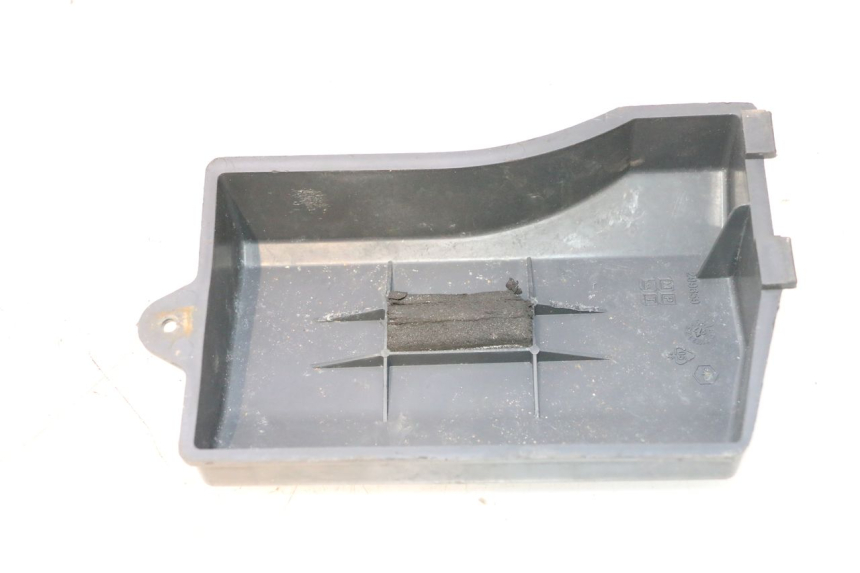 photo de TAMPA DA BATERIA PIAGGIO LIBERTY 50 (1998 - 2003) - Detalhe da peça