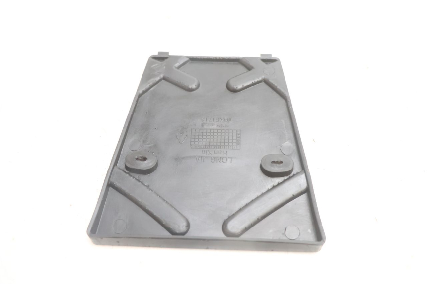photo de TAMPA DA BATERIA LONGJIA LJ50QT 8M 2T 50 (2010 - 2017) - Zoom do estado de desgaste