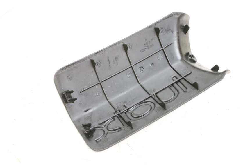 photo de TAMPA DA BATERIA PEUGEOT LUDIX 50 (2005 - 2007) - Zoom do estado de desgaste