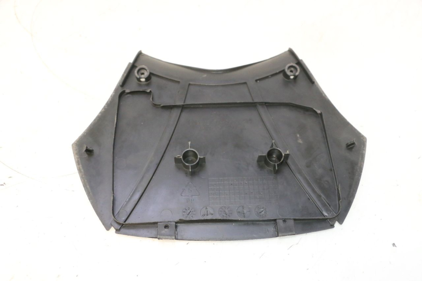 photo de TAMPA DA BATERIA SYM MIO 50 (2005 - 2010) - Detalhe da peça