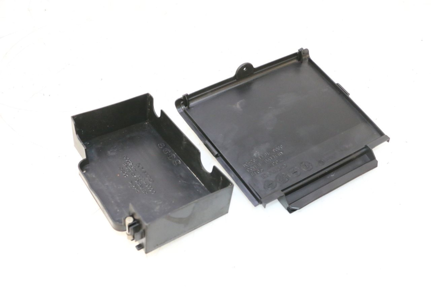 photo de TAMPA DA BATERIA KYMCO MOVIE S 125 (2009 - 2018) - Detalhe da peça