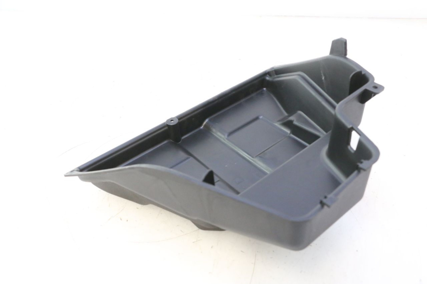 photo de TAMPA DE BATERIA PIAGGIO MP3 HPE 530 (2022 - 2026) - Detalhe da peça