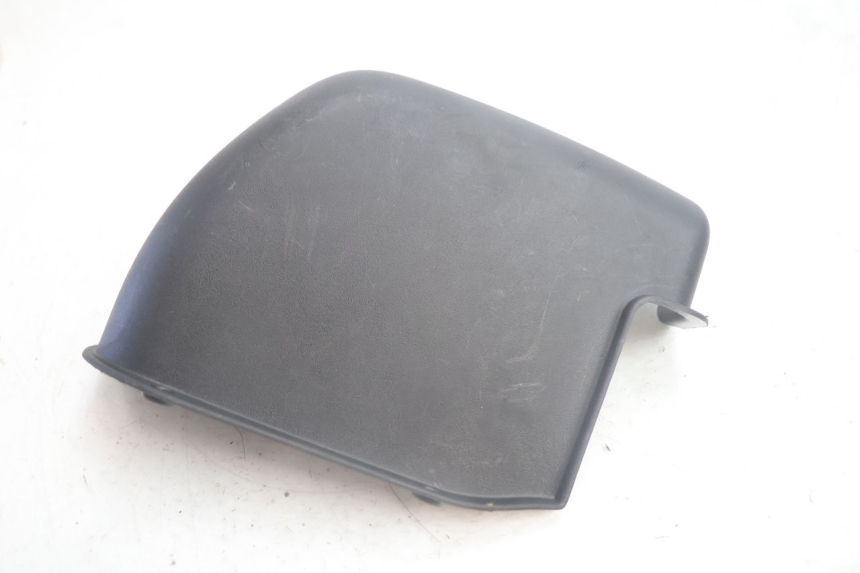 photo de TAMPA DA BATERIA PIAGGIO MP3 500 (2011 - 2015) - Zoom do estado de desgaste