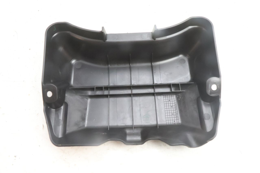 photo de TAMPA DA BATERIA YAMAHA N-MAX NMAX 125 (2021 - 2024) - Zoom do estado de desgaste