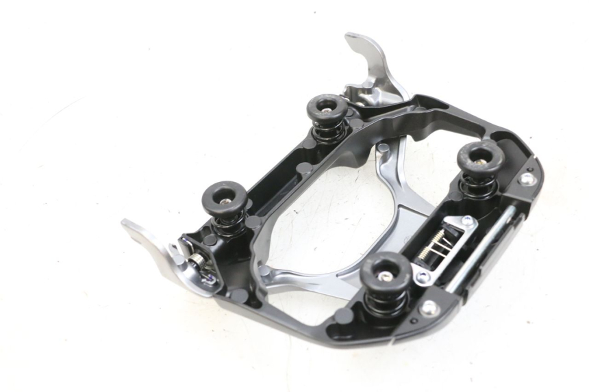 photo de TAMPA DA BATERIA YAMAHA NEO'S CORE 1 (2022 - 2026) - Zoom do estado de desgaste