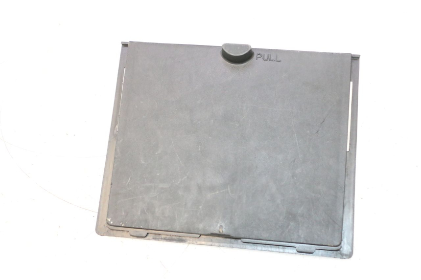photo de TAMPA DA BATERIA KYMCO LIKE 4T 50 (2019 - 2025) - Zoom do estado de desgaste