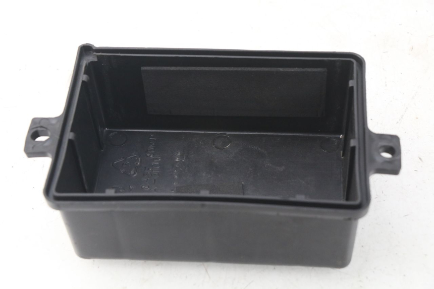 photo de TAMPA DA BATERIA SYM ORBIT III 3 4T 50 (2018 - 2021) - Zoom do estado de desgaste