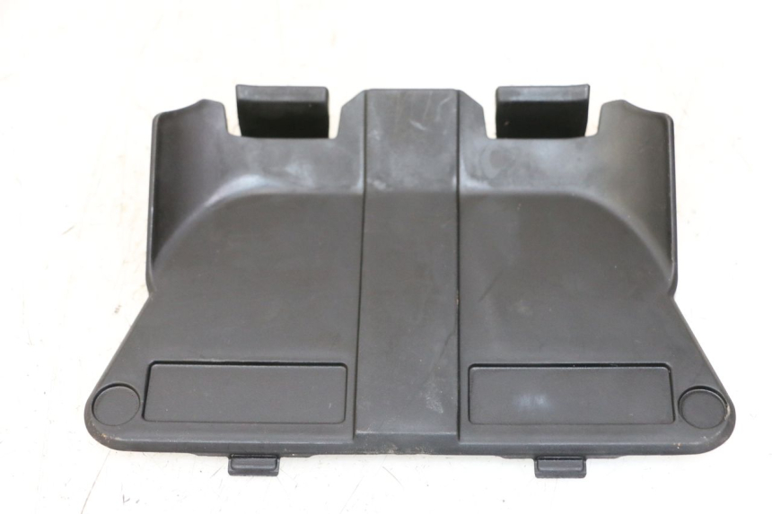 photo de TAMPA DA BATERIA HONDA PCX (JF57/JF64) 125 (2014 - 2018) - Detalhe da peça
