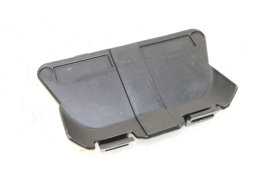 photo de TAMPA DA BATERIA HONDA PCX (JF57/JF64) 125 (2014 - 2018) - Outro ângulo de visão