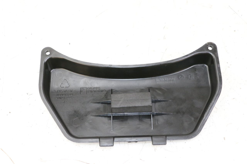 photo de TAMPA DA BATERIA PIAGGIO LIBERTY IGET 4T 50 (2021 - 2025) - Detalhe da peça